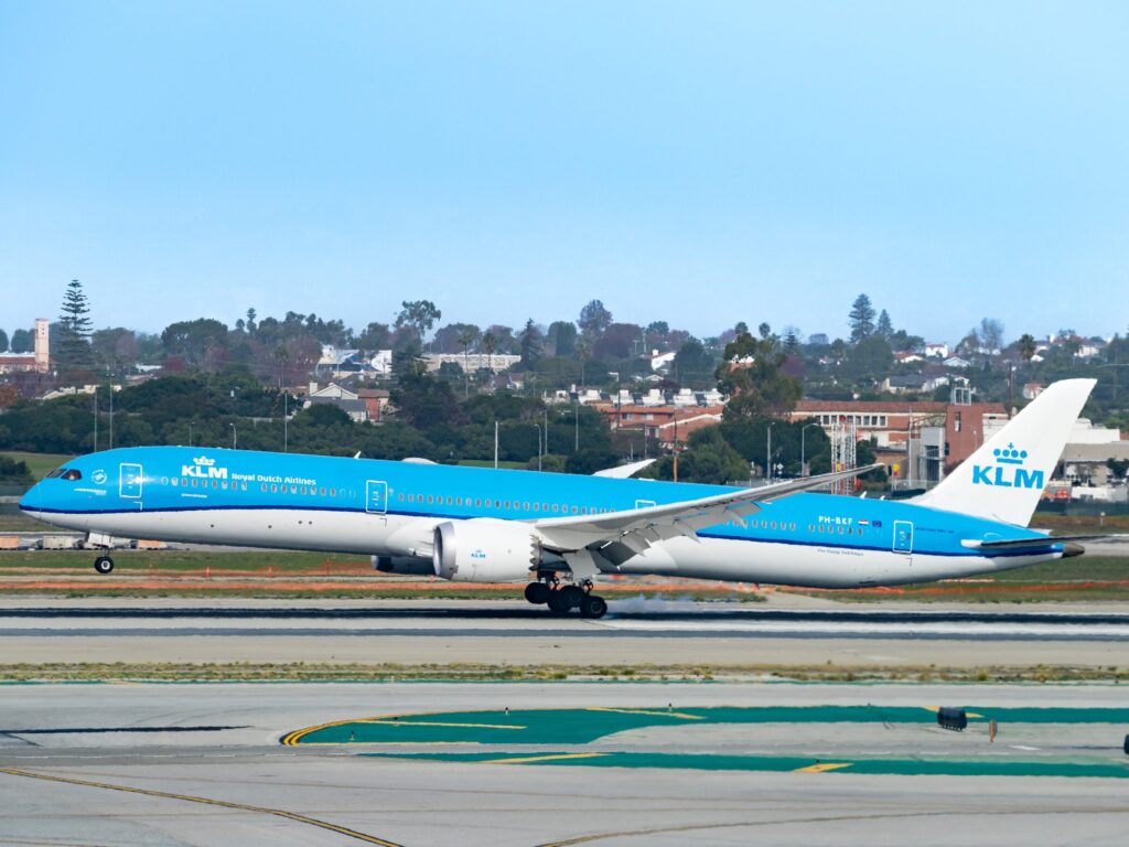 The smell of 100 pigs in the hold pushed a Boeing 787 into an unexpected diversion during a Transatlantic crossing